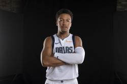 开云体育APP下载-马刺轻取湖人，布伦森高光表现