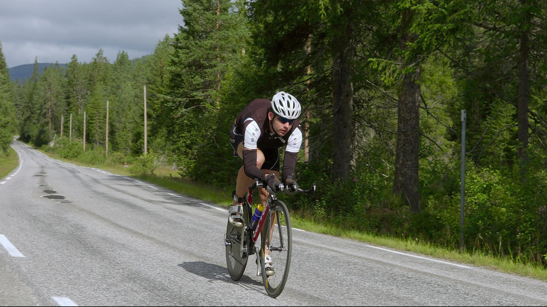 西甲国家德比之夜，莱万攻防转换核心，巴萨战术版图上的隐形舵手